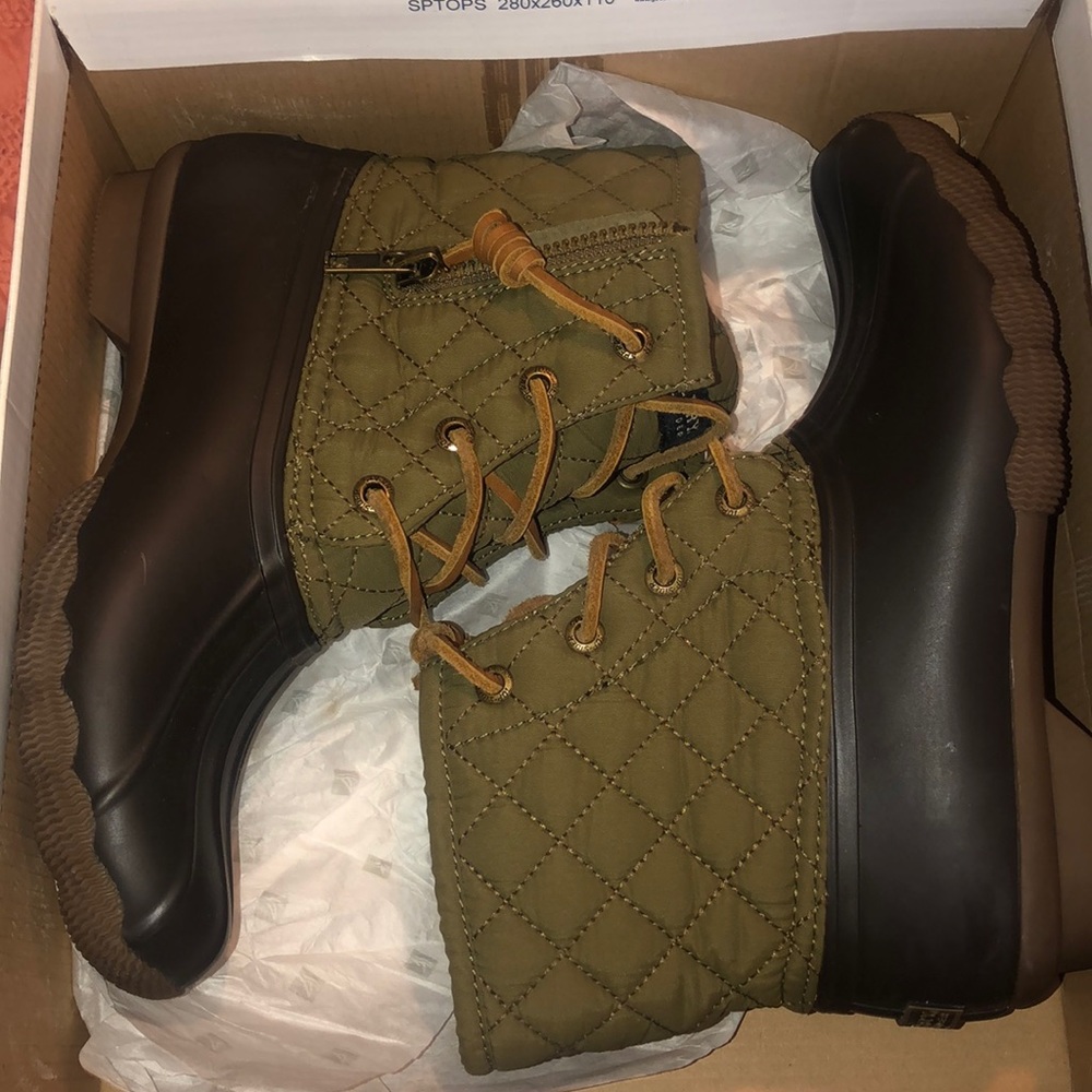 Womens sperry boots brand new